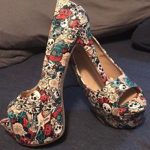 Patterned heels